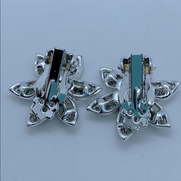 Vtg clipon earrings silver flower with rhinestones - Picture 3 of 3